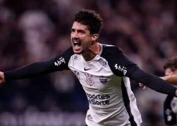 Corinthians bate Santa Fé e segue 100% na Libertadores