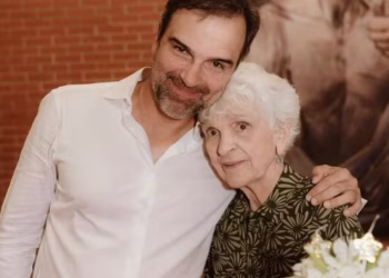 Um mês após morte do irmão, Tadeu Schmidt anuncia perda da mãe aos 92 anos