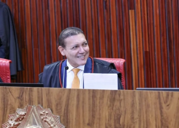 Nunes Marques, presidente do TSE, suspende pesquisa que apontou queda de Flávio Bolsonaro