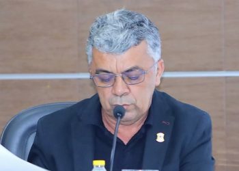 Vereador apresenta indicação solicitando equiparação do piso salarial entre professores efetivos e contratados em Petrolândia
