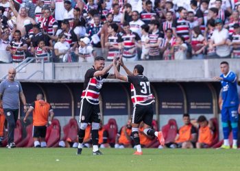 Santa Cruz vence Floresta na Arena e se aproxima do acesso à Série B