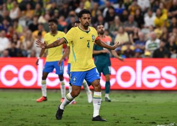 Brasil marca no último lance e empata com Austrália em primeiro amistoso pós-Copa